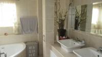 Main Bathroom - 9 square meters of property in Eikepark