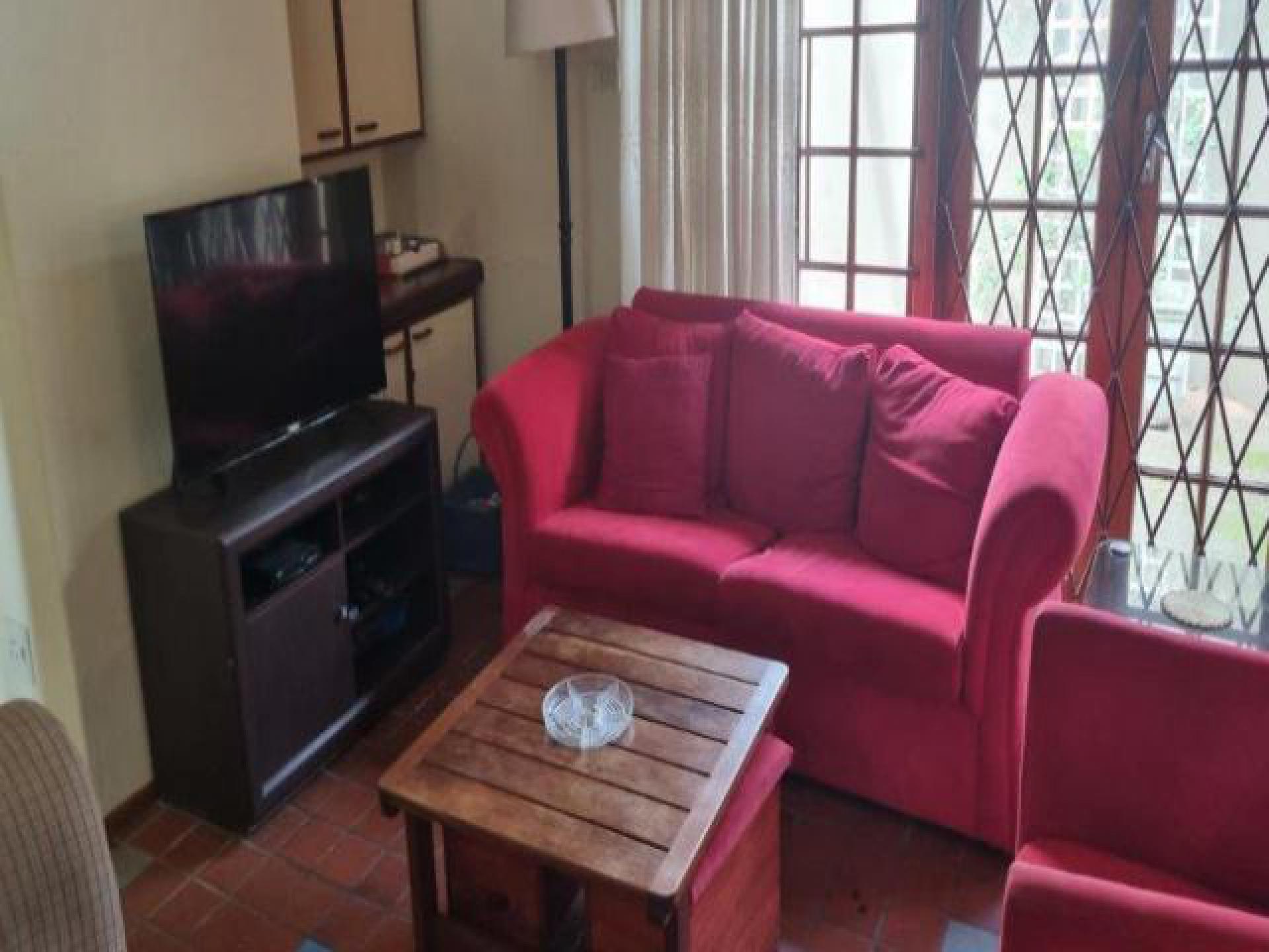 Lounges - 32 square meters of property in Glenmore (KZN)