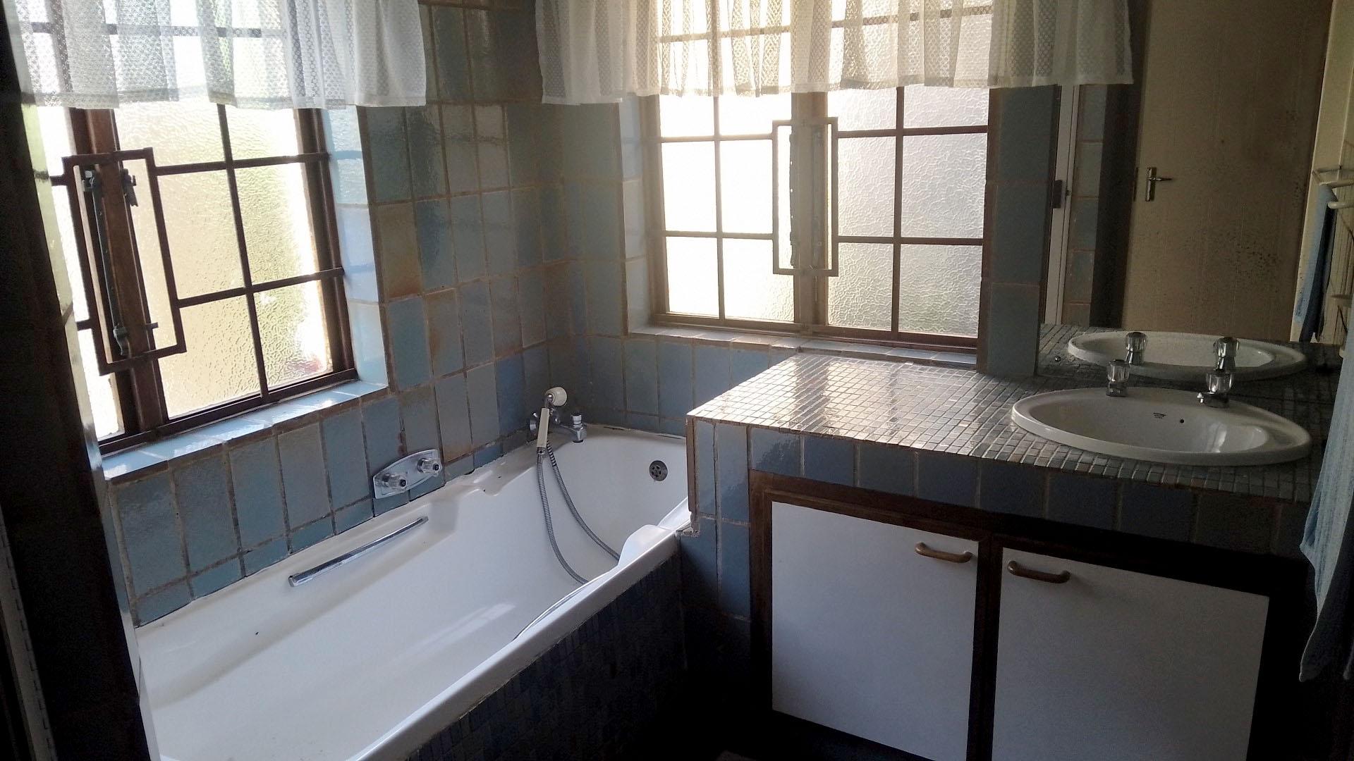 Bathroom 1 - 7 square meters of property in Glenmore (KZN)