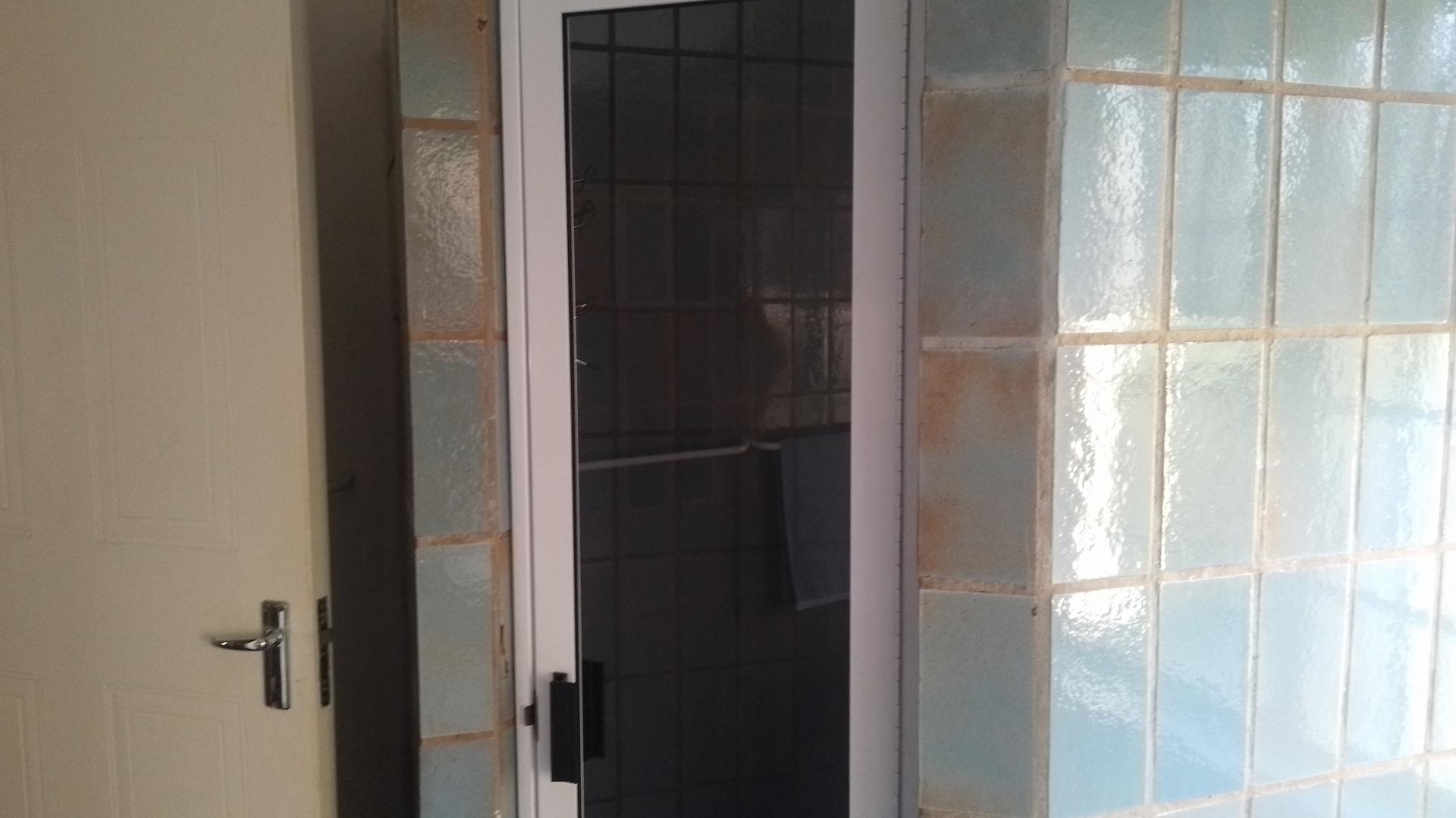 Bathroom 1 - 7 square meters of property in Glenmore (KZN)