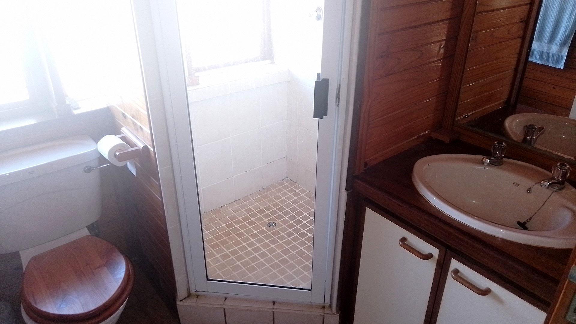 Main Bathroom of property in Glenmore (KZN)