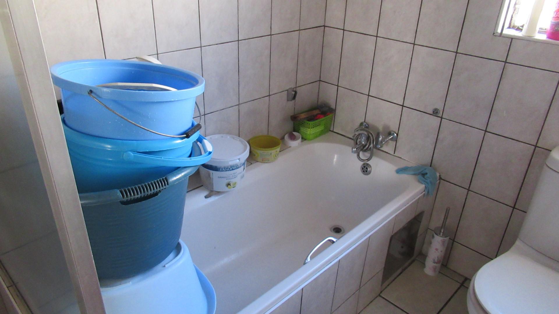 Bathroom 1 - 6 square meters of property in Comet