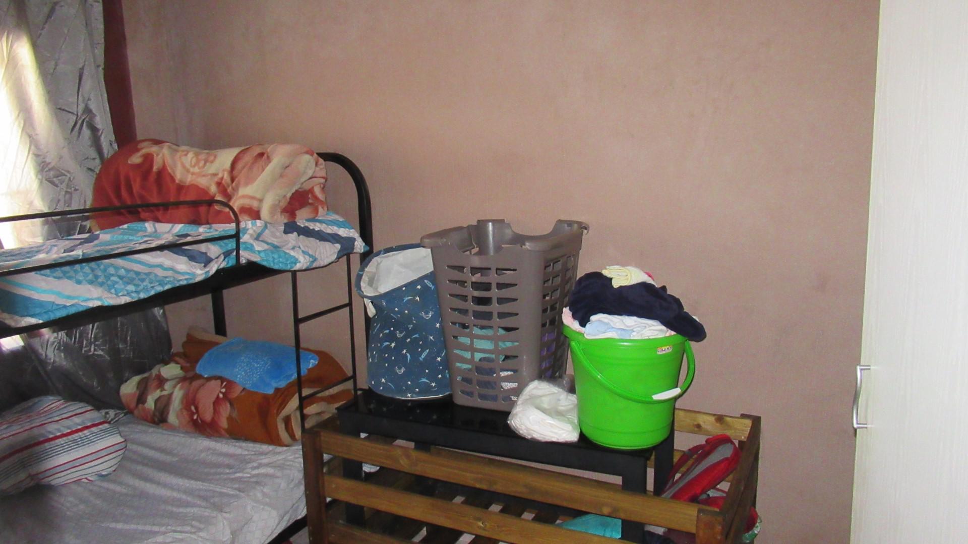 Bed Room 1 - 12 square meters of property in Comet