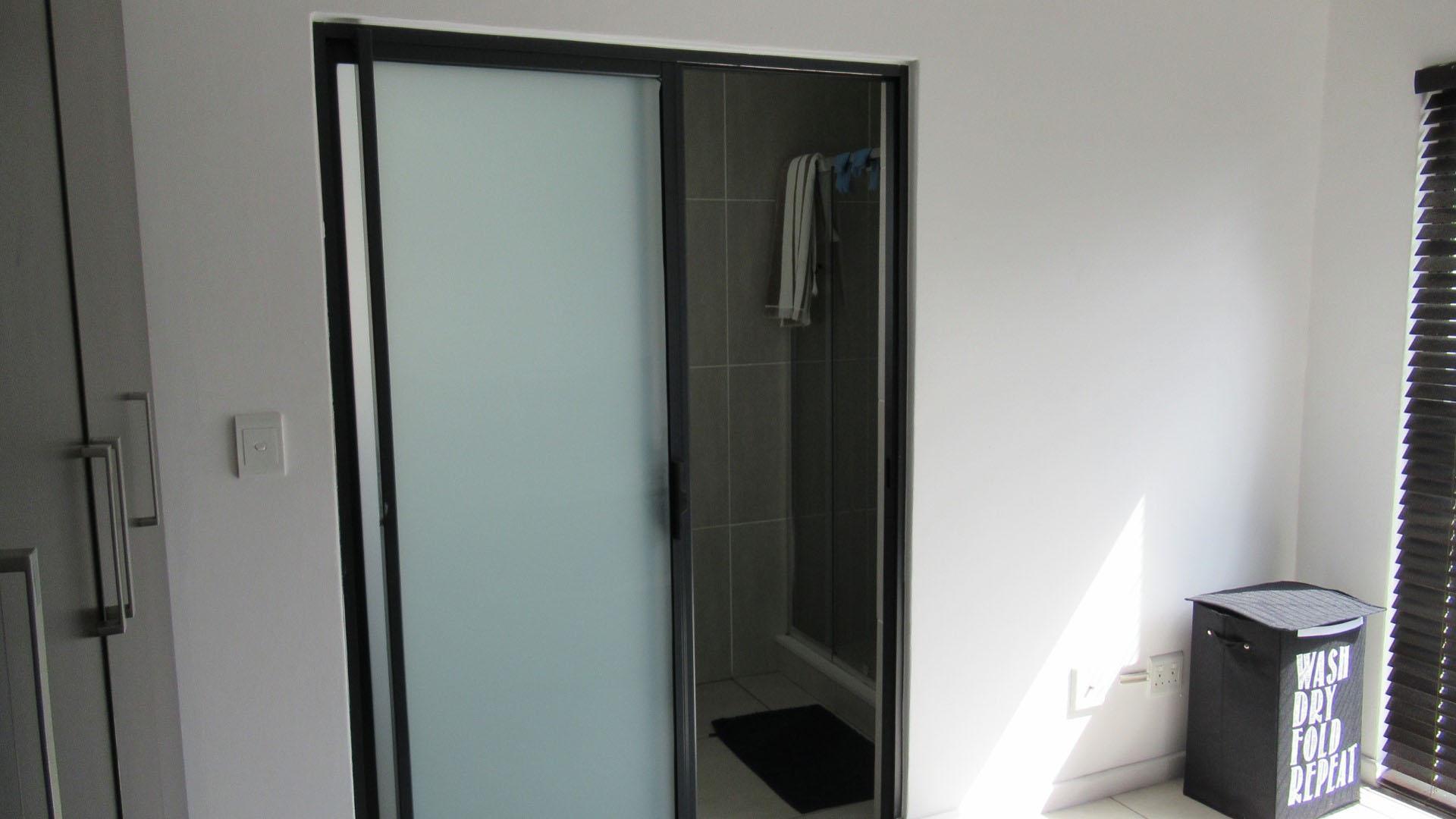 Main Bedroom - 16 square meters of property in Greenstone Hill