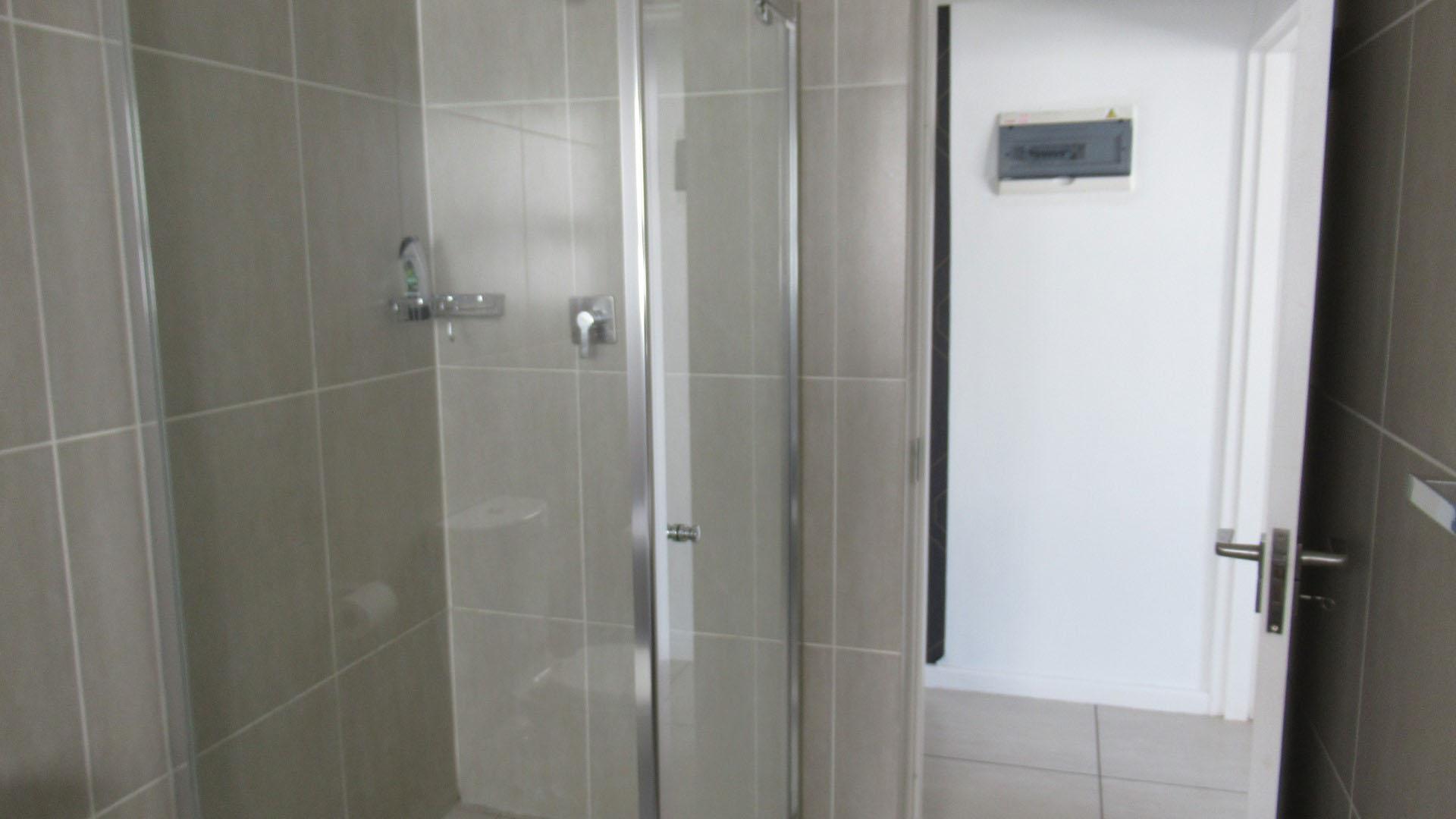 Bathroom 1 - 8 square meters of property in Greenstone Hill
