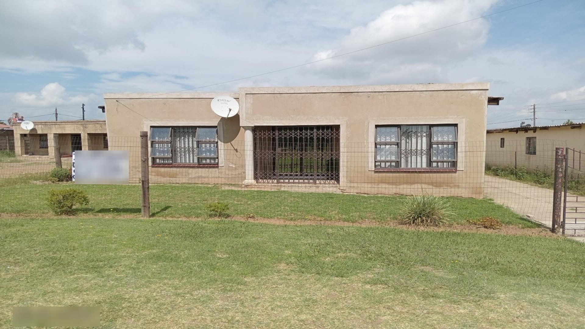 Front View of property in Madadeni