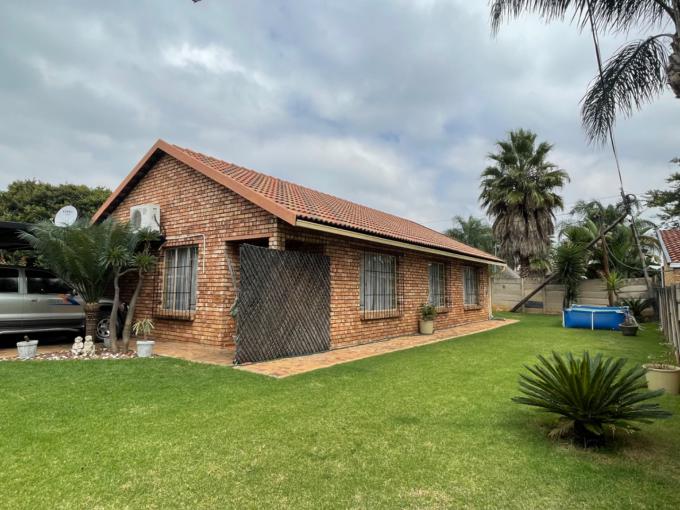 3 Bedroom House for Sale For Sale in Daspoort Estate - MR567846