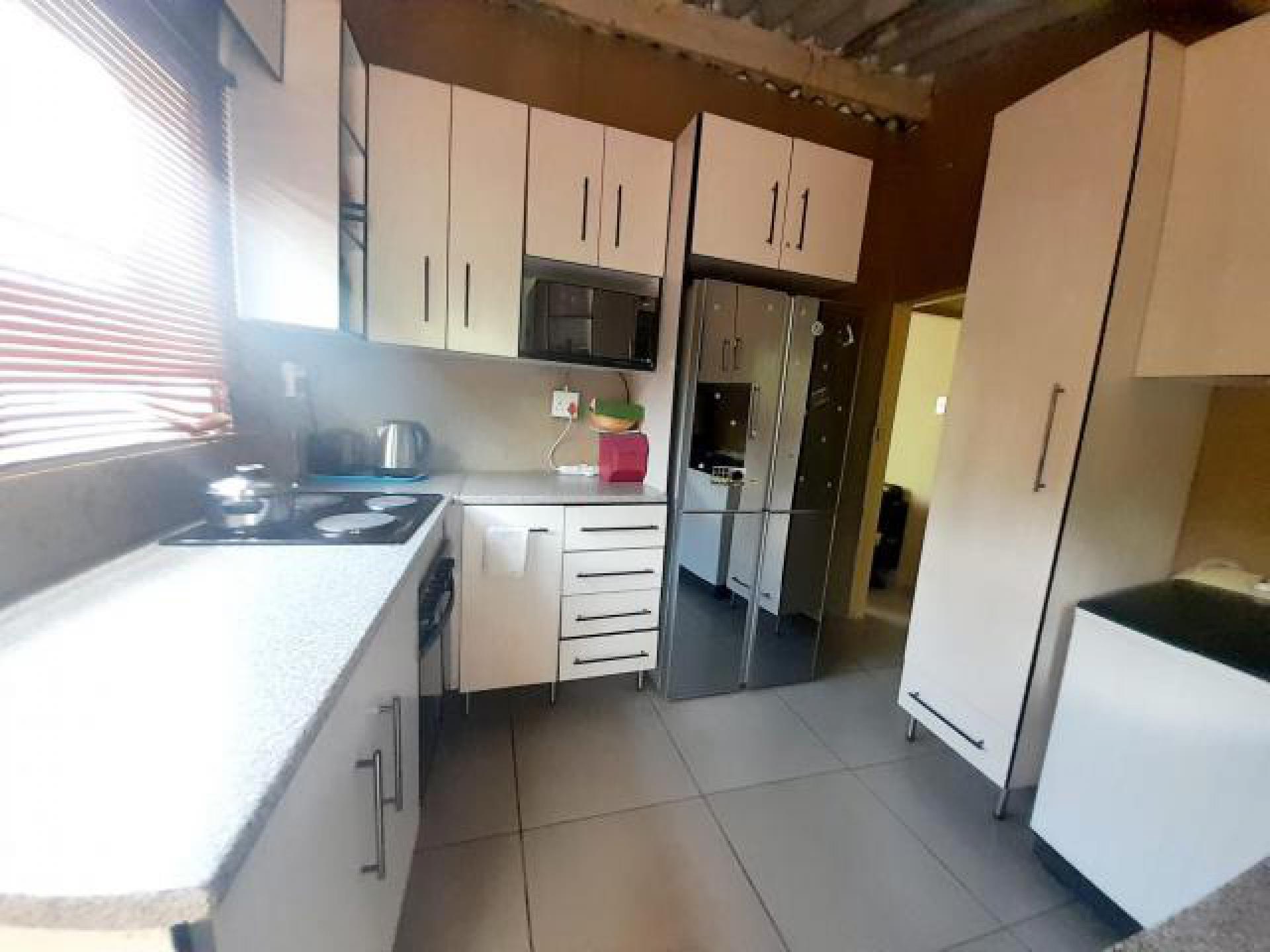 Kitchen of property in Namakgale