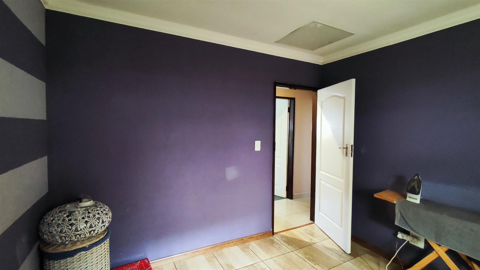 Bed Room 1 - 11 square meters of property in Vosloorus