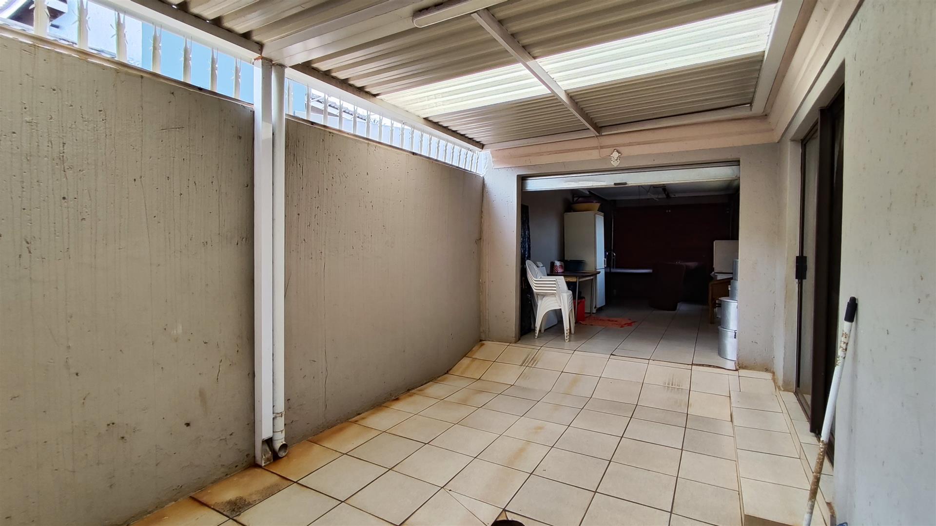 Patio - 6 square meters of property in Vosloorus