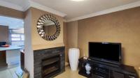 Lounges - 20 square meters of property in Vosloorus