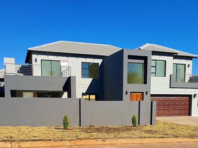 4 Bedroom House for Sale For Sale in Krugersdorp MR568094