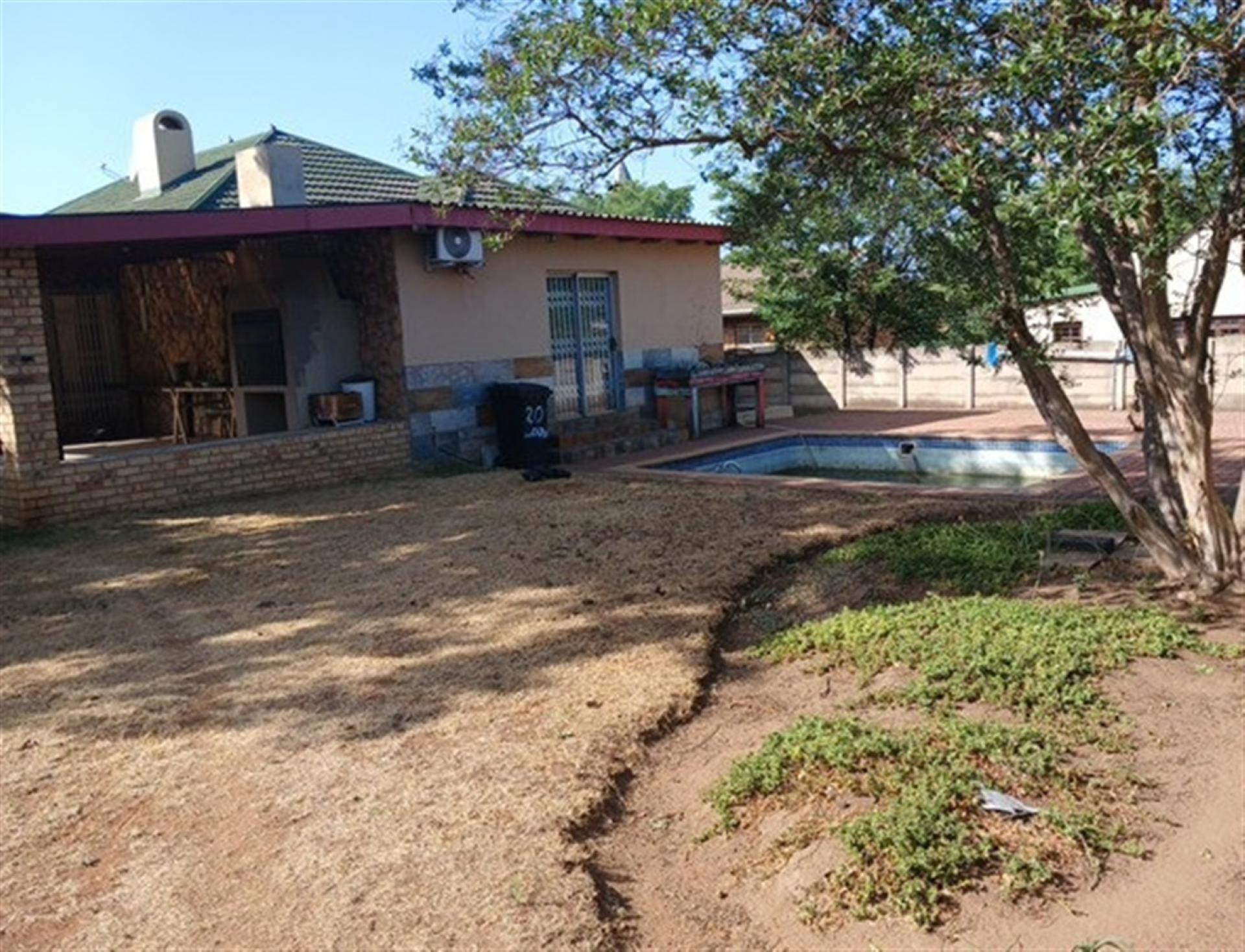 Front View of property in Heidelberg - GP