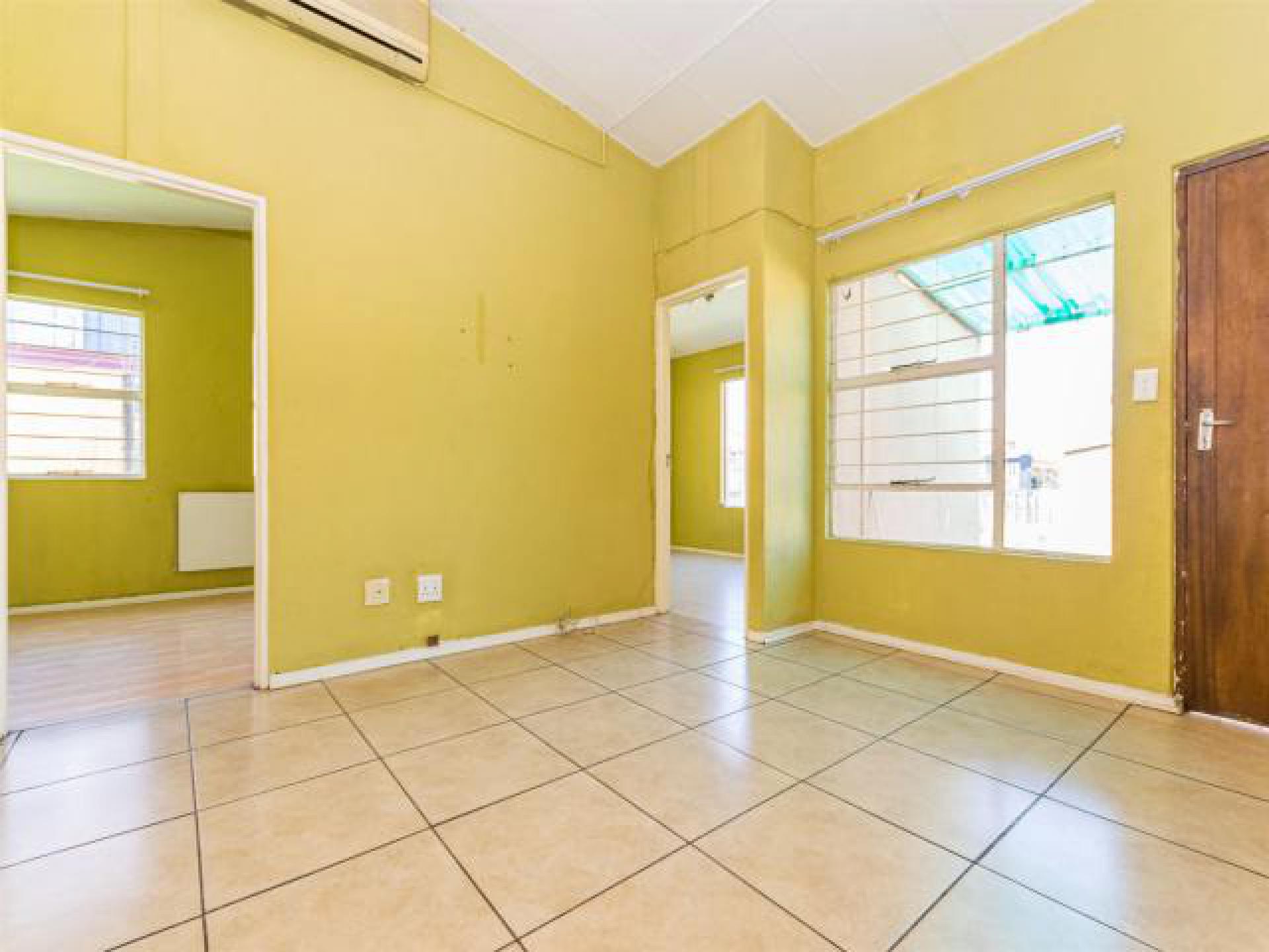 Lounges - 15 square meters of property in Florida