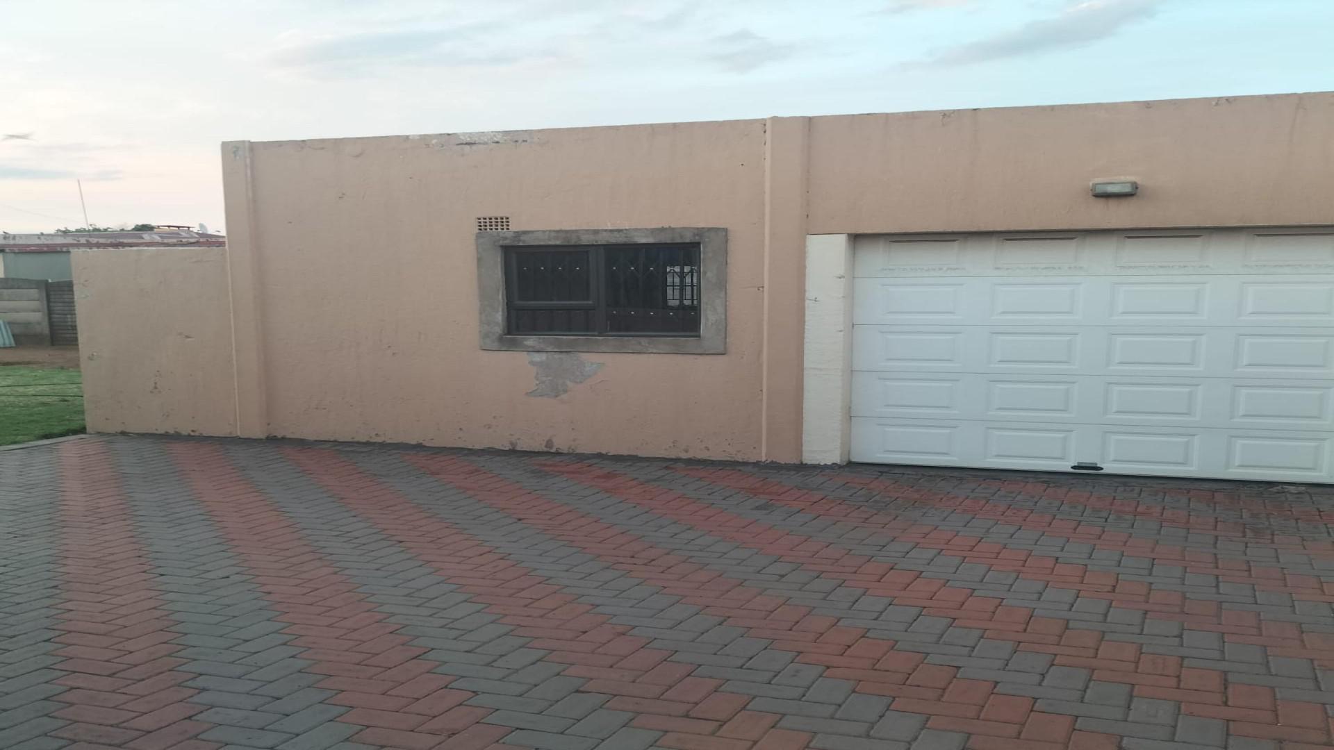 Garage of property in Vanderbijlpark