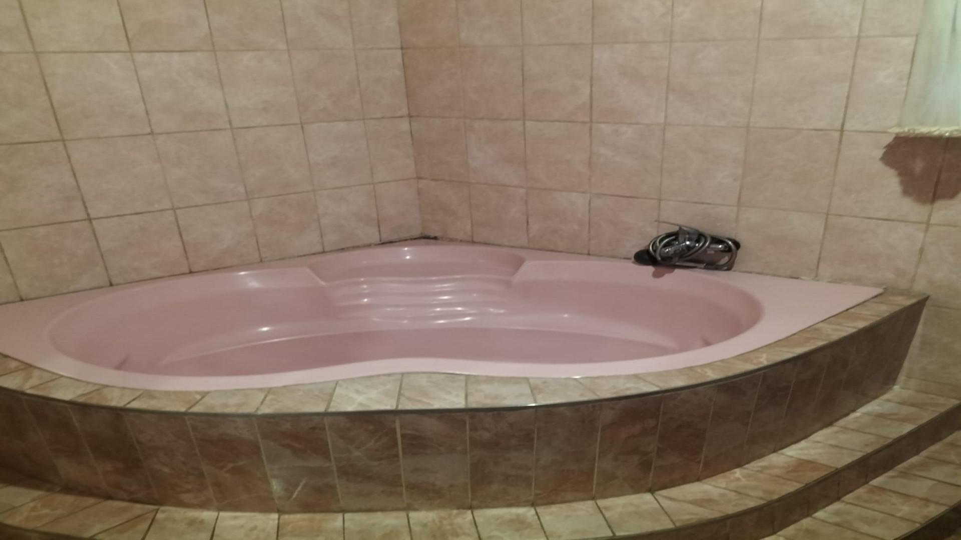 Bathroom 1 of property in Vanderbijlpark