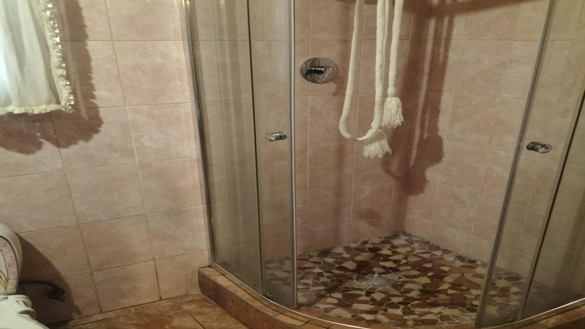 Bathroom 1 of property in Vanderbijlpark