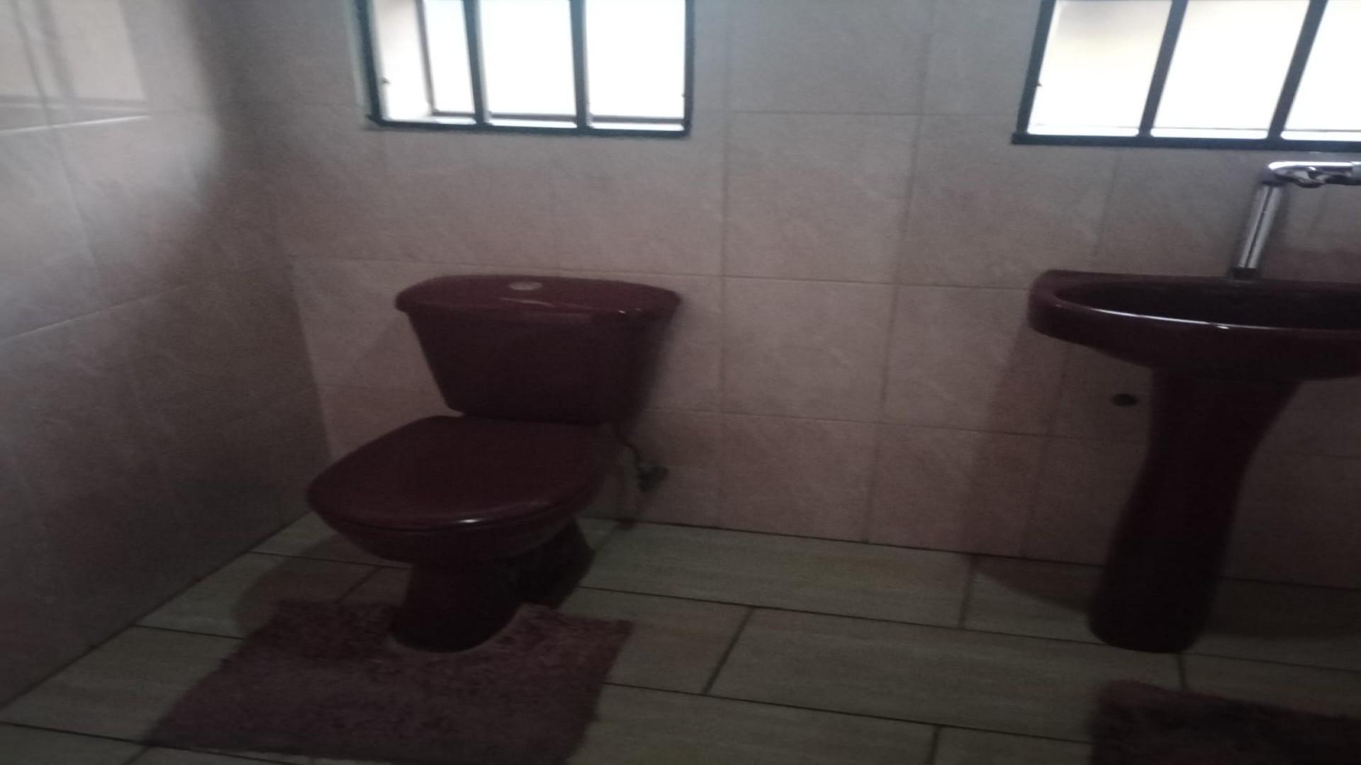 Bathroom 2 of property in Vanderbijlpark