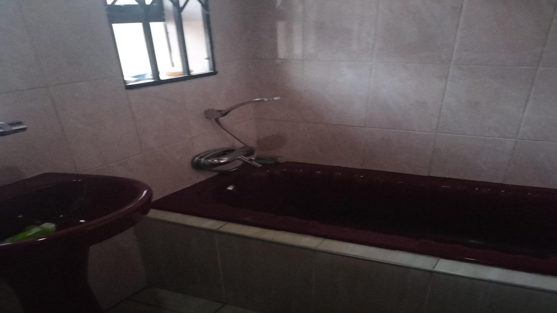 Bathroom 2 of property in Vanderbijlpark