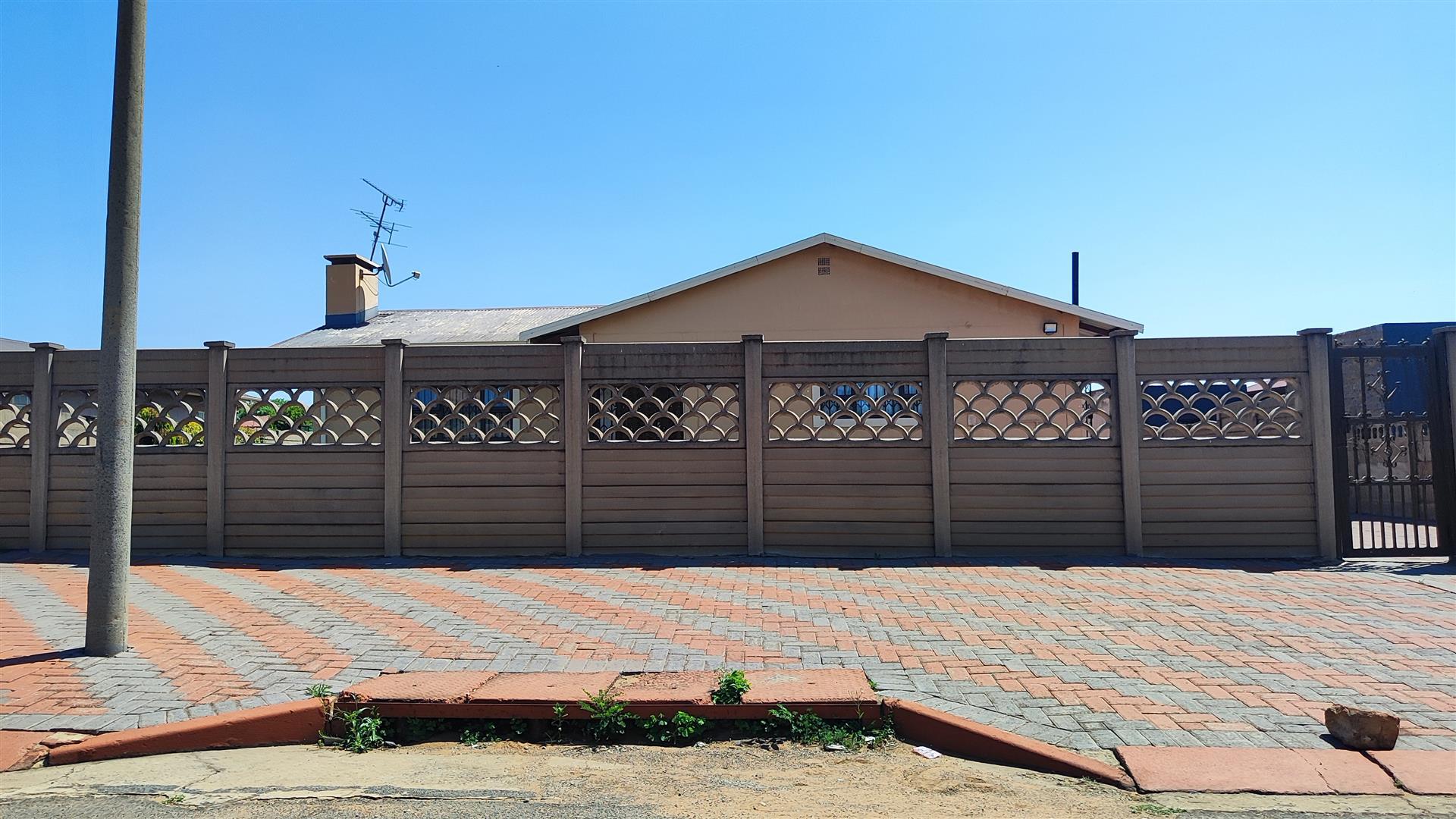 Front View of property in Vanderbijlpark