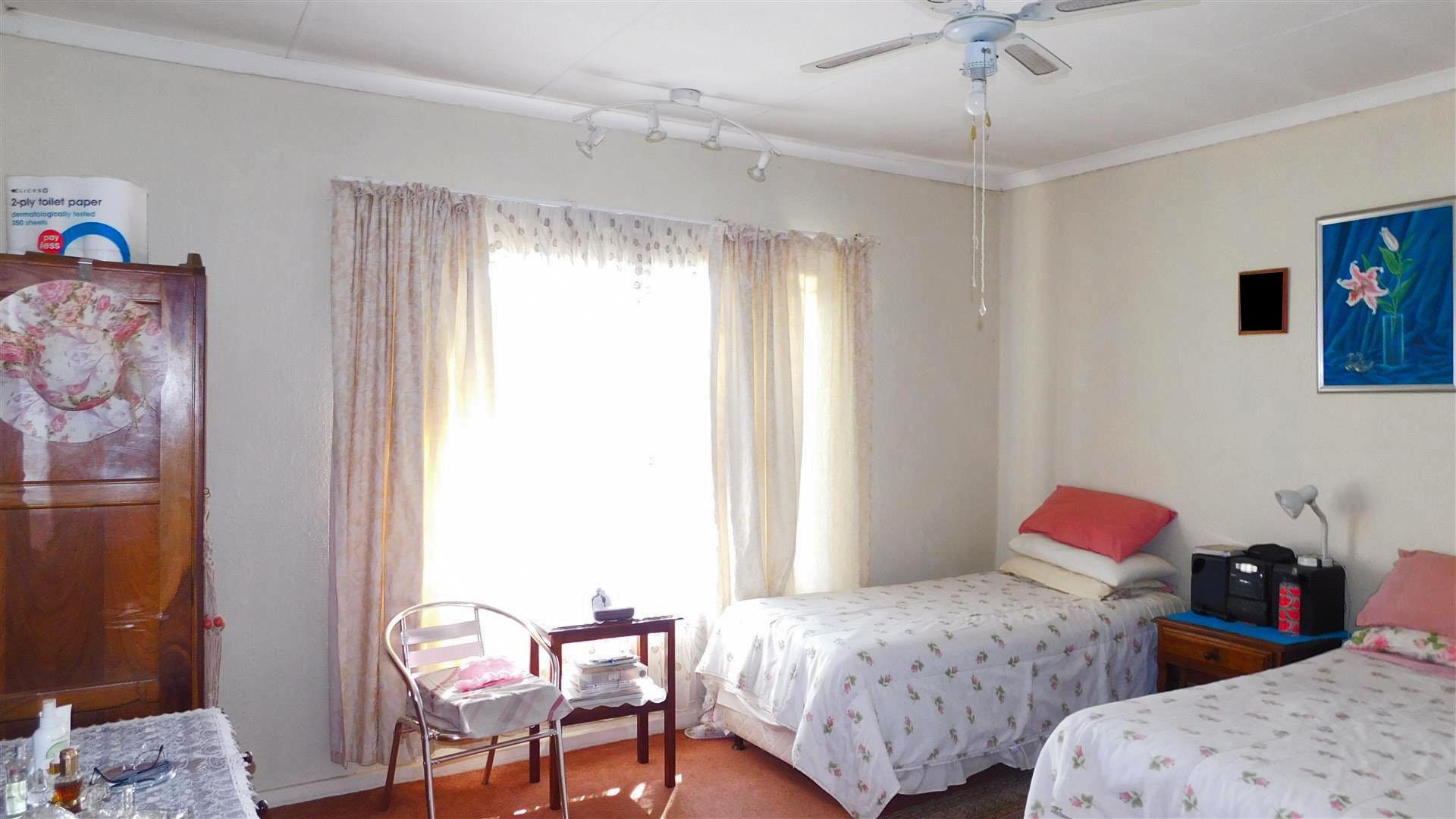 Main Bedroom - 26 square meters of property in Ninapark