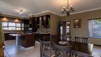 Dining Room - 29 square meters of property in Fourways