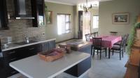 Kitchen - 17 square meters of property in Fourways