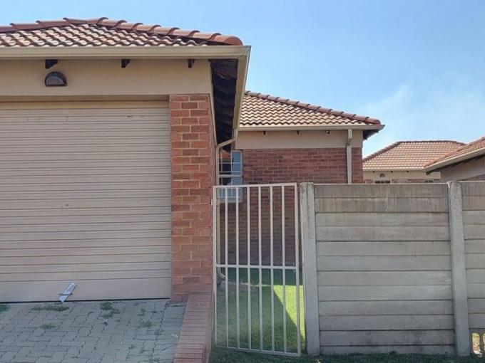 3 Bedroom House for Sale For Sale in Olievenhoutbos - MR568775