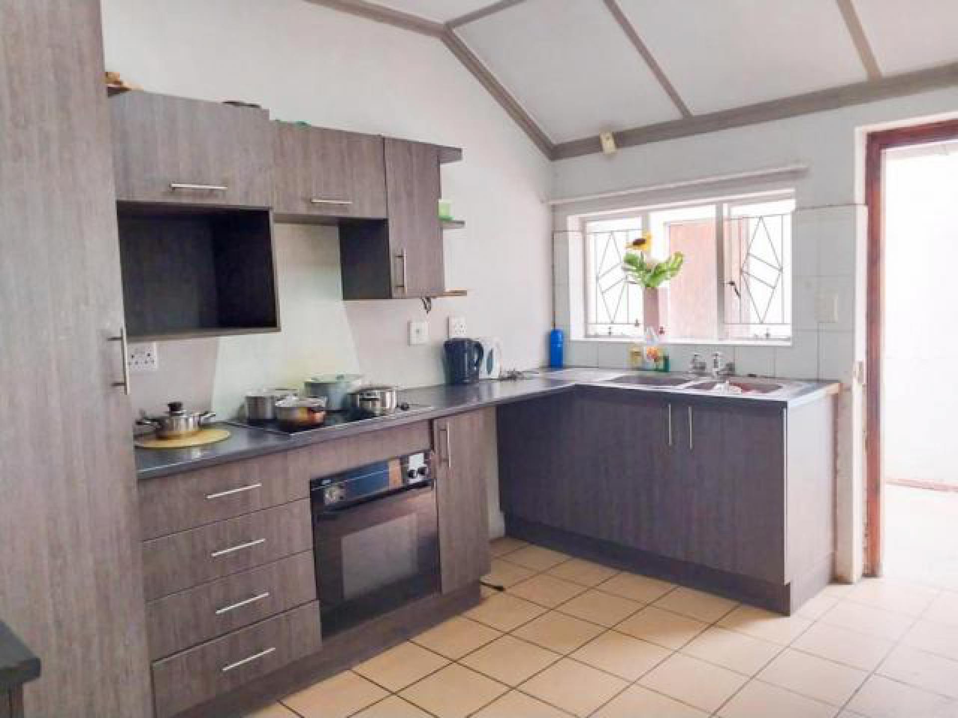 Kitchen of property in Sunnyside