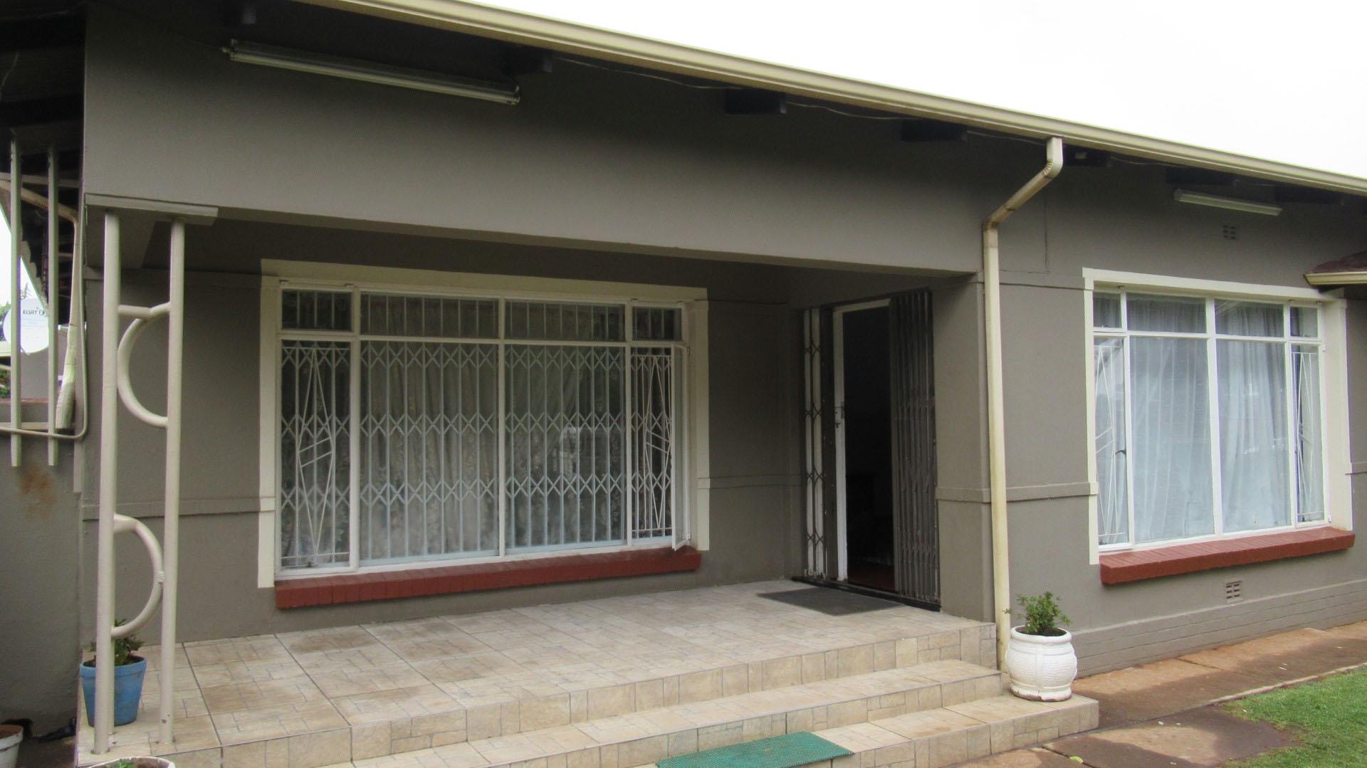 Front View of property in Brenthurst