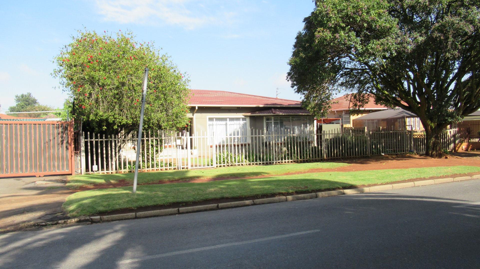 Front View of property in Brenthurst