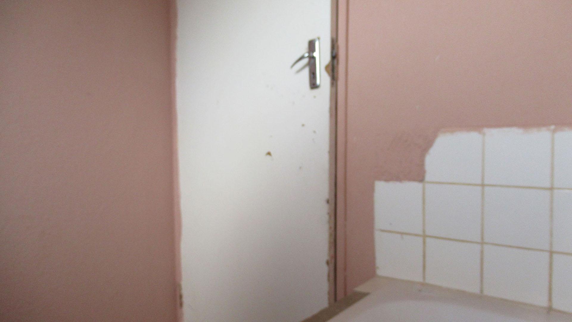 Bathroom 1 - 4 square meters of property in Protea Glen