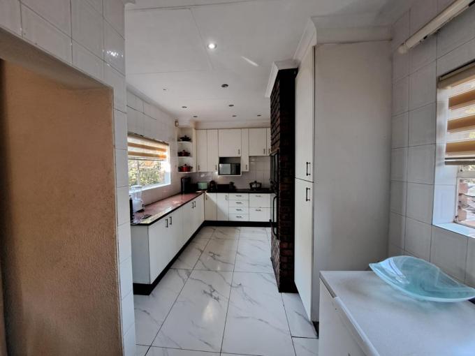 4 Bedroom House for Sale and to Rent For Sale in Mulbarton