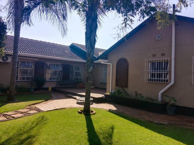 4 Bedroom House for Sale For Sale in Highway Gardens MR568