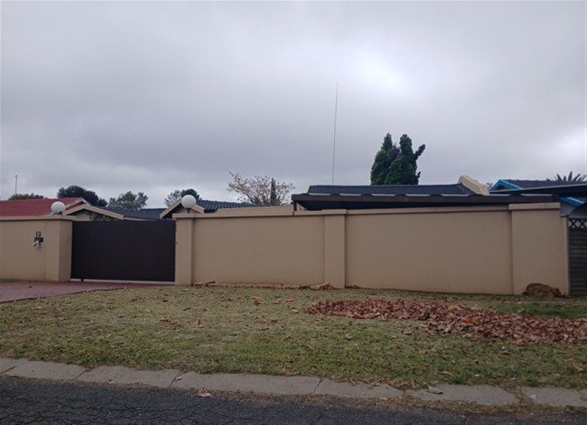Front View of property in Vaalpark