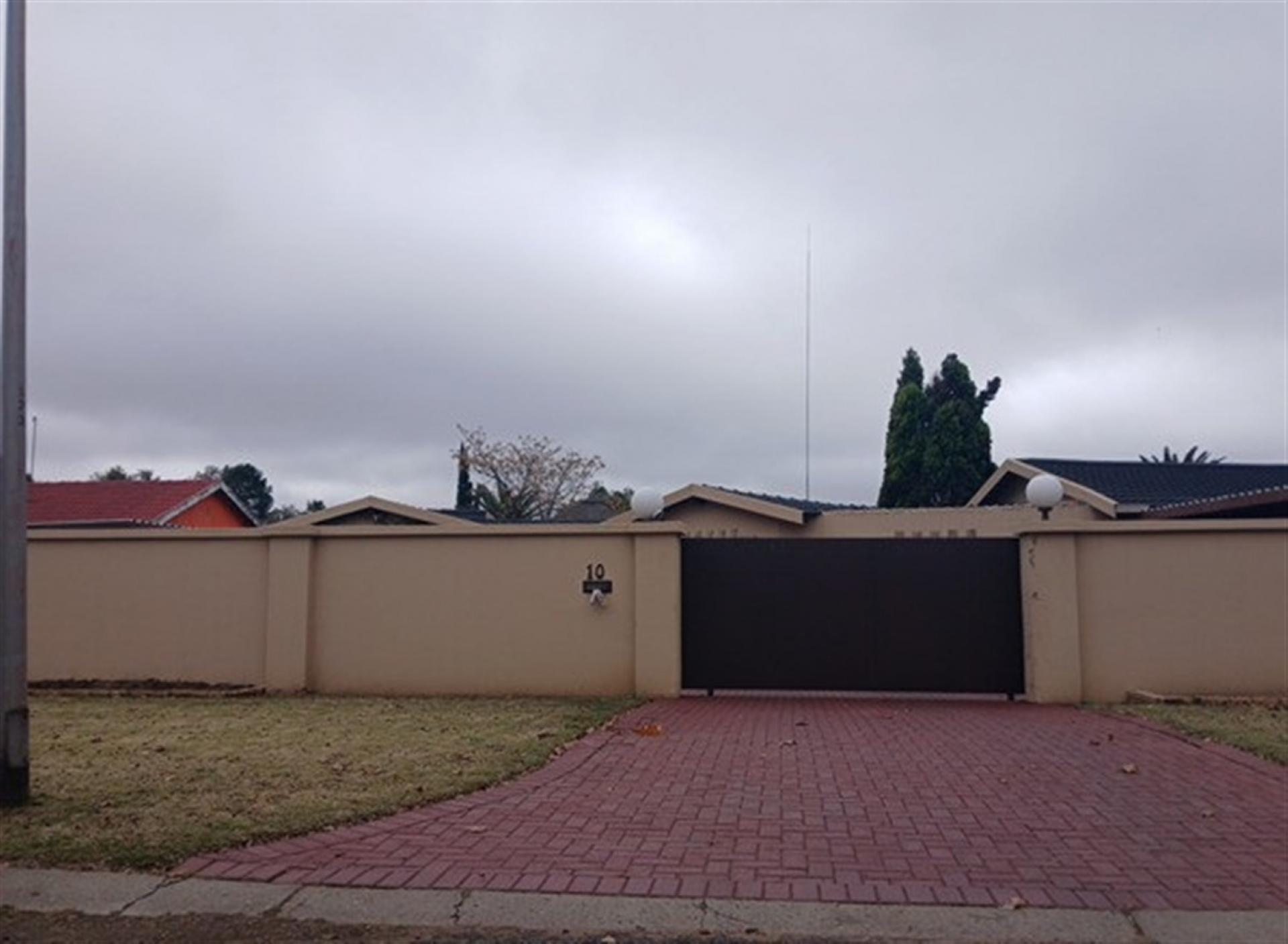 Front View of property in Vaalpark