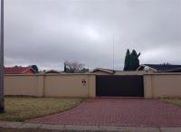Front View of property in Vaalpark