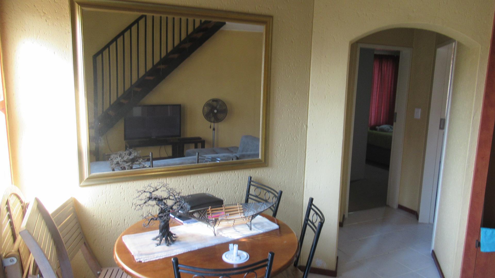Dining Room of property in Bromhof