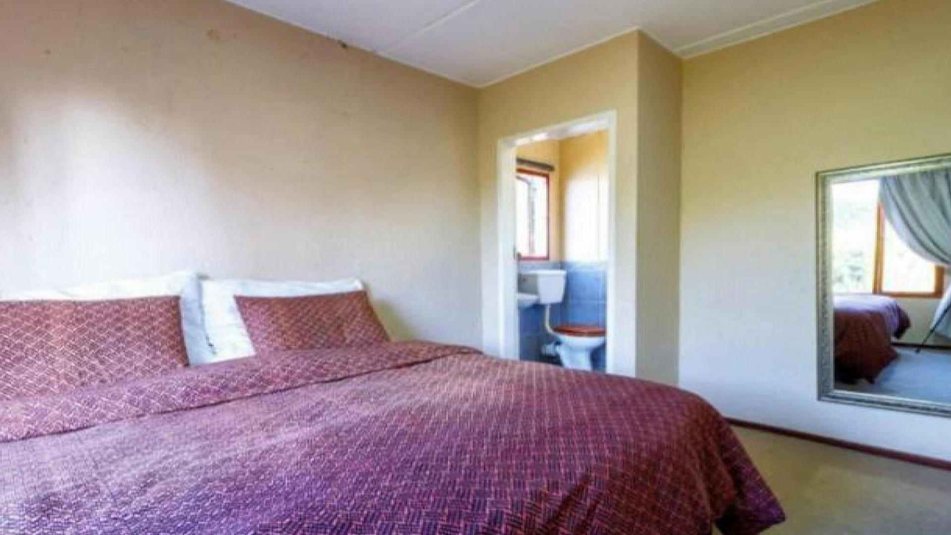 Bed Room 5+ of property in Bromhof