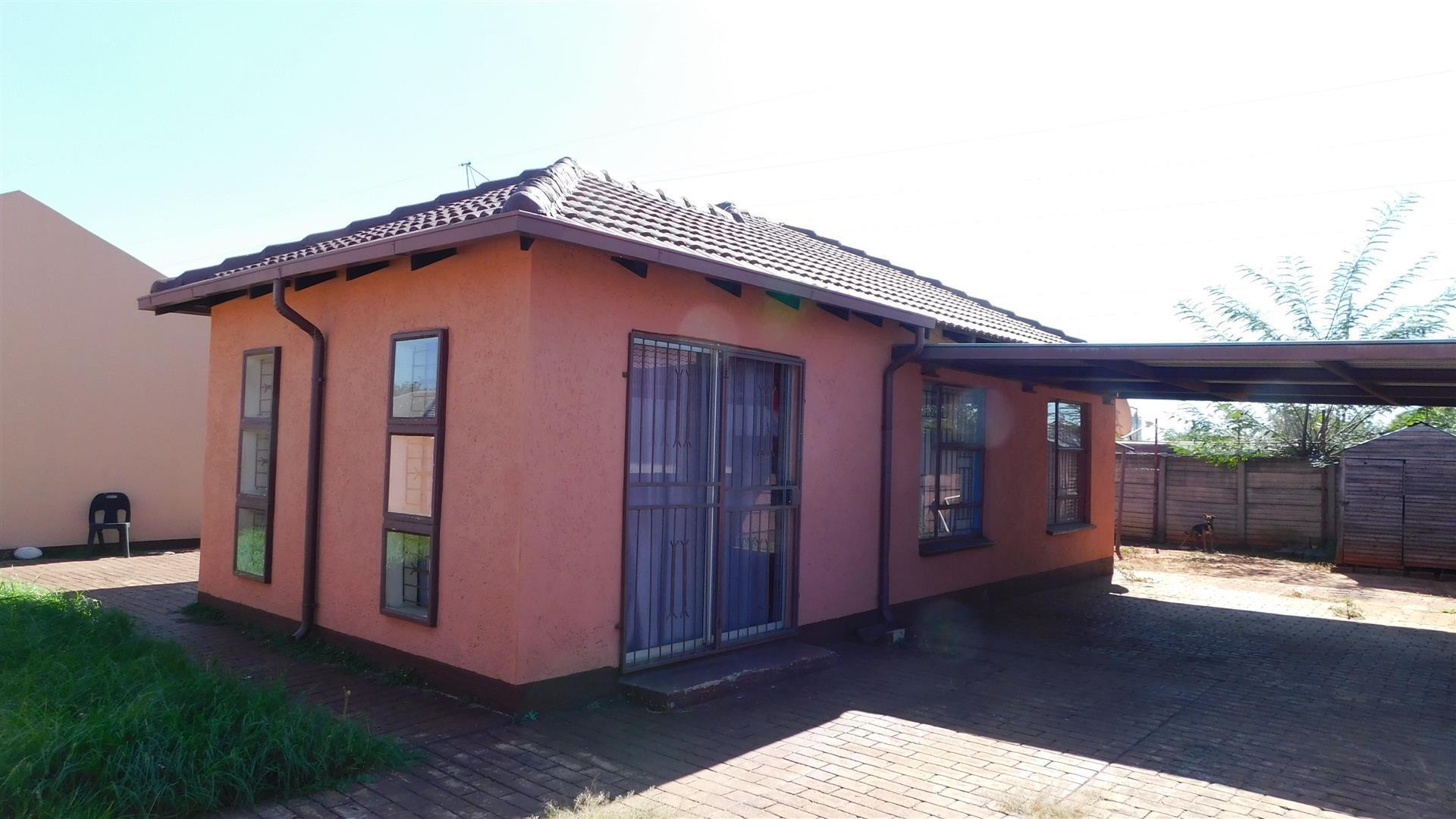 Front View of property in The Orchards