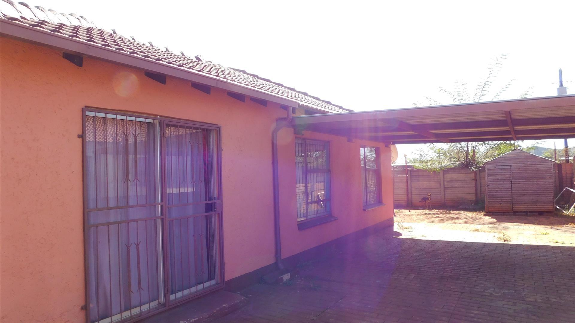 Spaces - 4 square meters of property in The Orchards