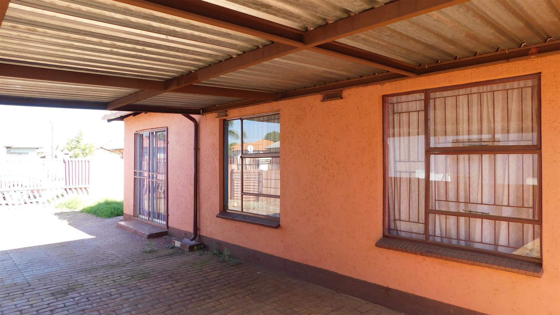 Spaces - 4 square meters of property in The Orchards