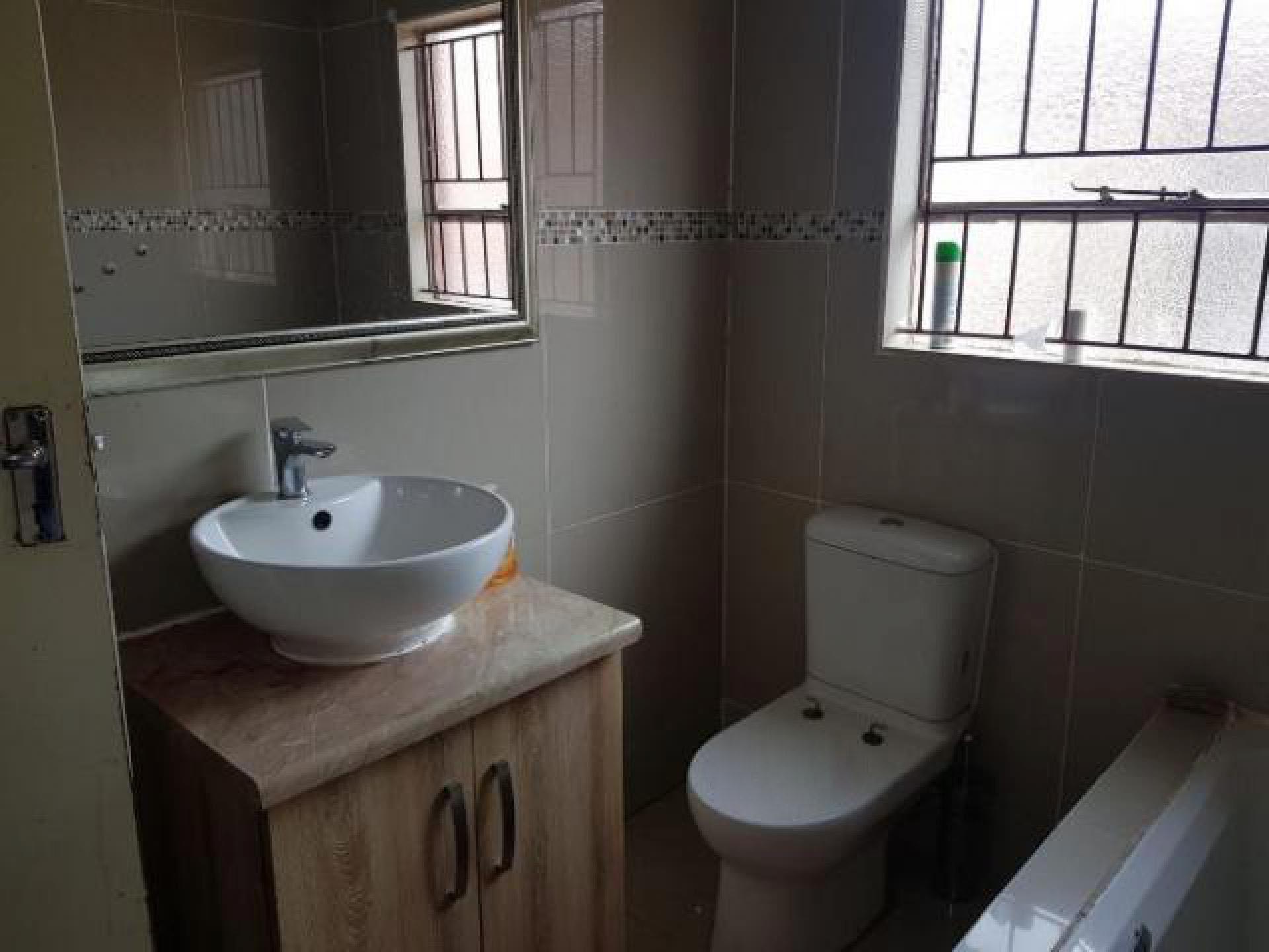 Bathroom 1 - 5 square meters of property in The Orchards
