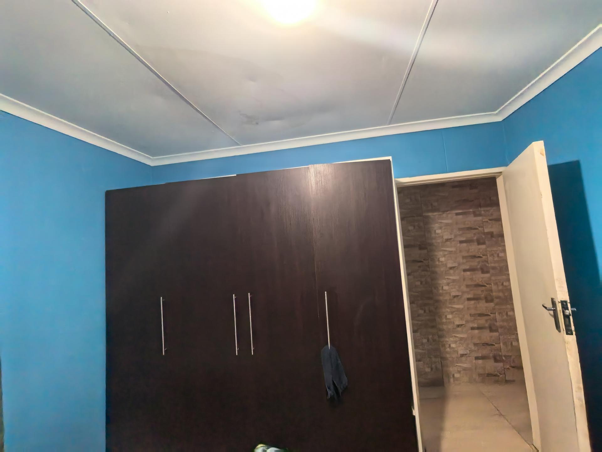 Bed Room 1 - 12 square meters of property in The Orchards