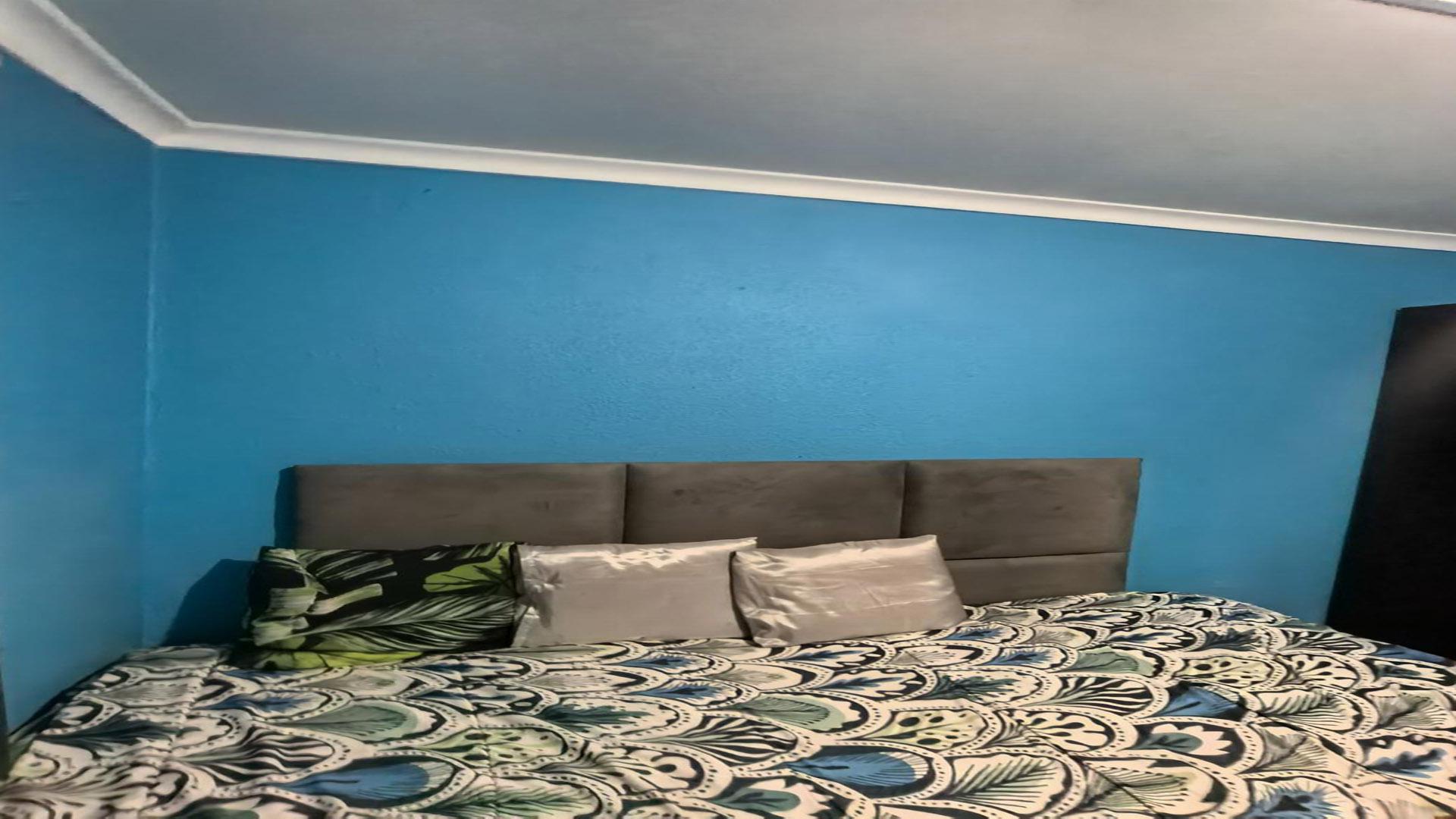 Bed Room 1 - 12 square meters of property in The Orchards