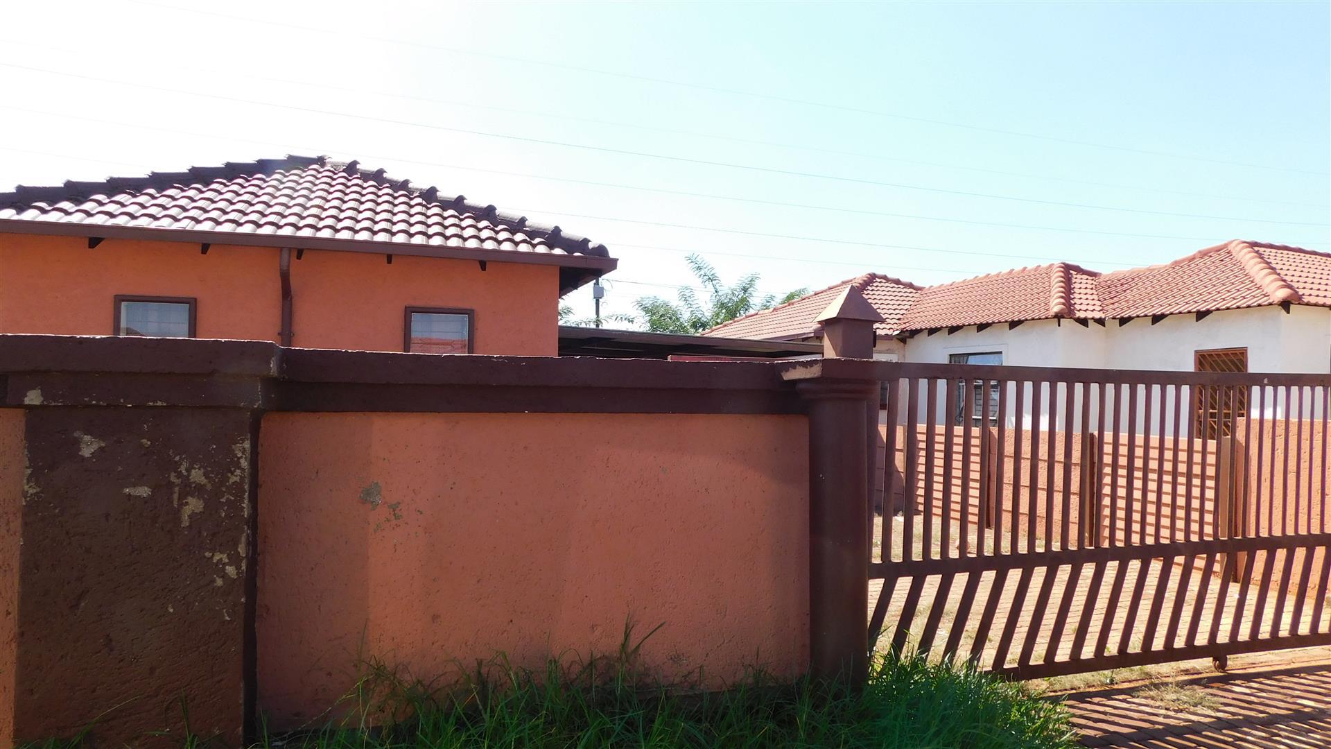 Front View of property in The Orchards