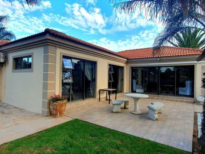 3 Bedroom House for Sale For Sale in Windsor Park MR569212