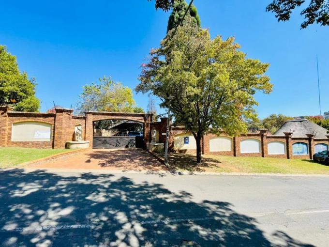 4 Bedroom House for Sale For Sale in Oakdene MR569286 My