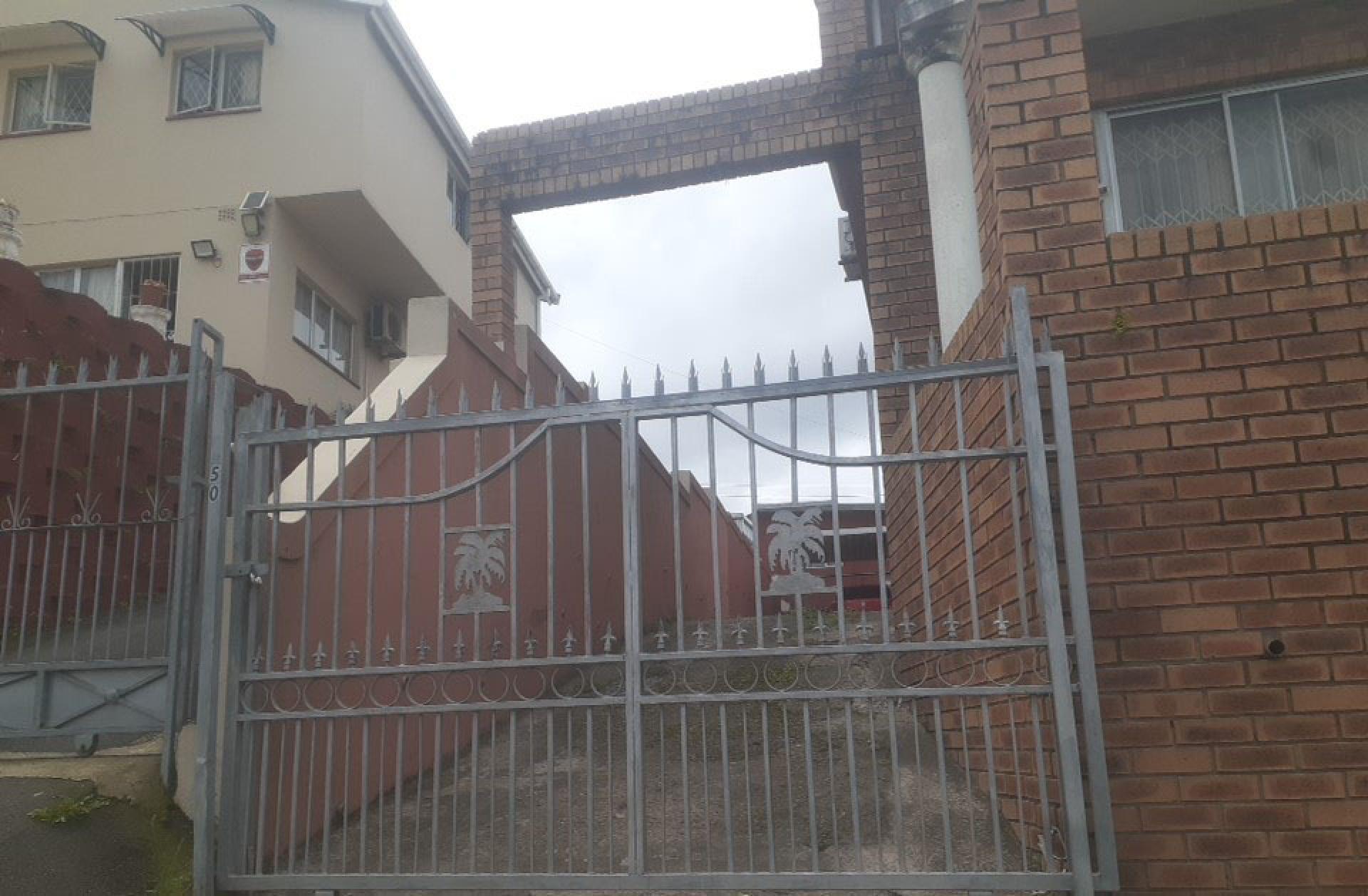 Front View of property in Arena Park
