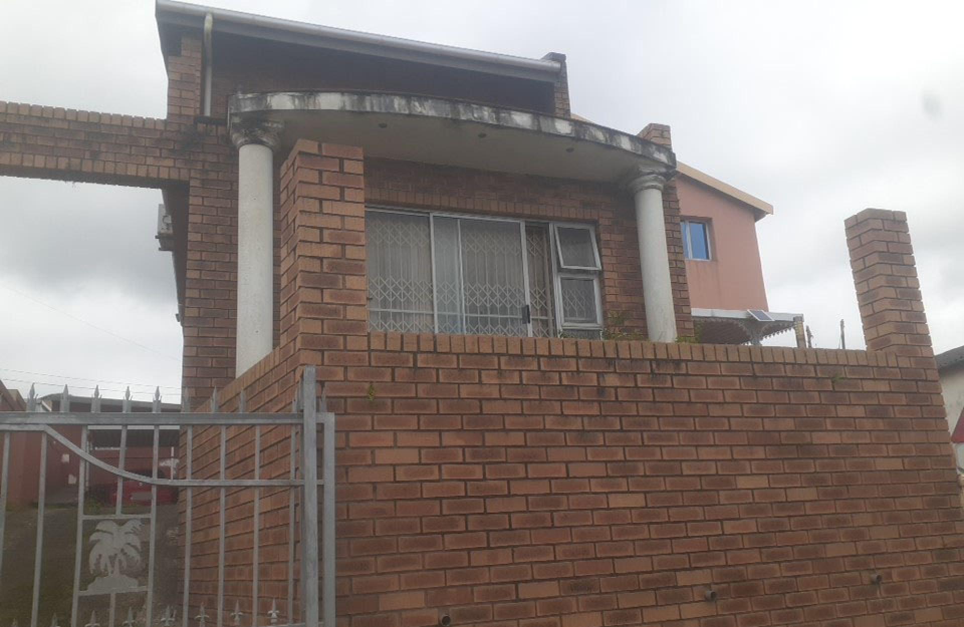 Front View of property in Arena Park